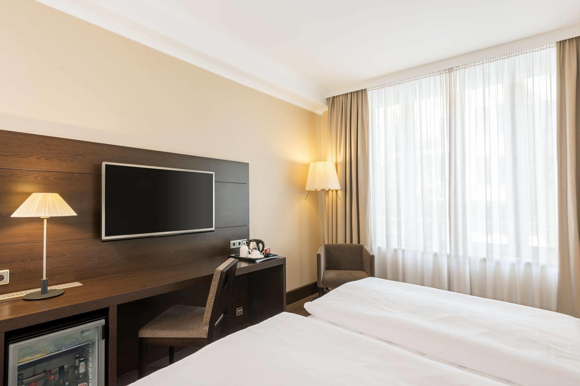 Nh Kurfuerstendamm Hotel 4*